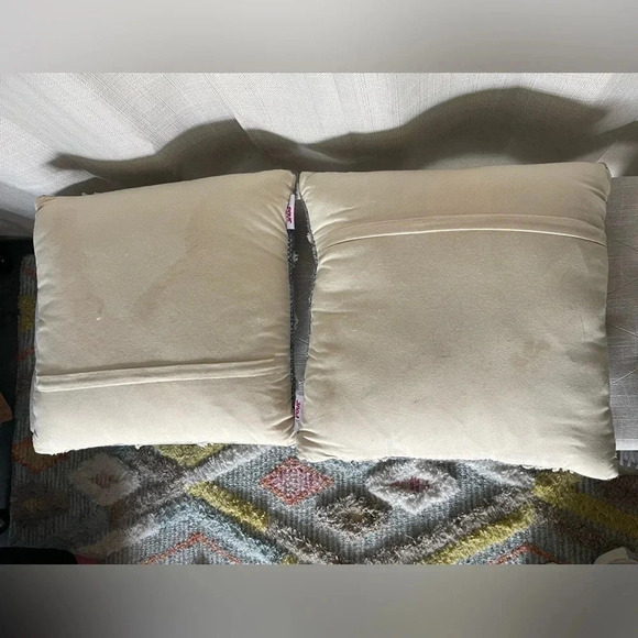 SOLD OUT / Rare Denim Throw Pillows from Wayfair (Set of 2) - Retail Over 130 - Picture 6 of 6